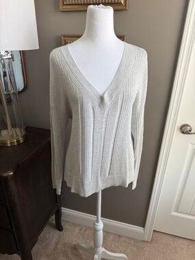 White House Black Market Light Gray Ribbed V-Neck Sweater